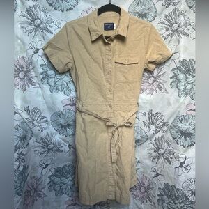 ✨Beige Button Down Dress with Matching Belt✨